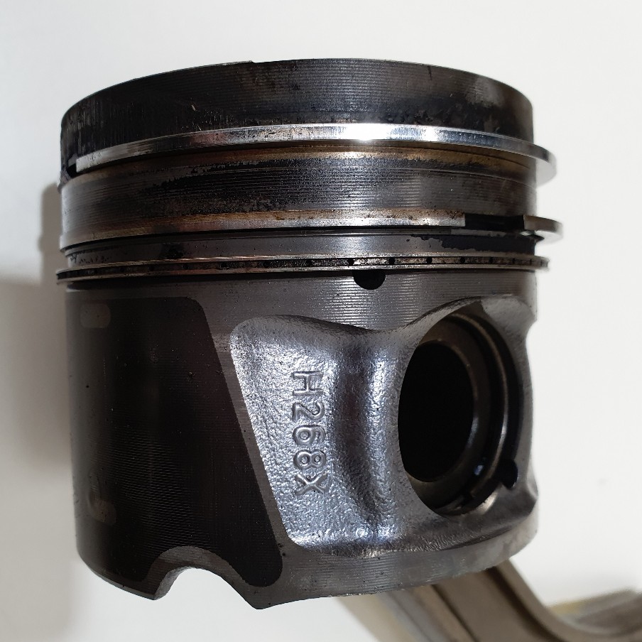 Genuine Land Rover Piston Set +0.010 – 300 TDi For Defender & Range Rover Classic – STC298210 (New Old Stock)